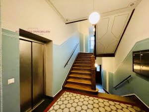 Treppenhaus & Aufzug
