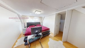 Schlafzimmer im Obergeschoss (mit begehbaren Einbauschränken)