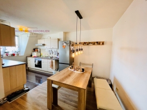 Wohnzimmer - Essbereich mit Blick in offene Küche